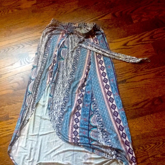 ARDENE Ankle—Grazing Jersey-Cotton Print Skirt with Flattering Front Slit! - Picture 1 of 6